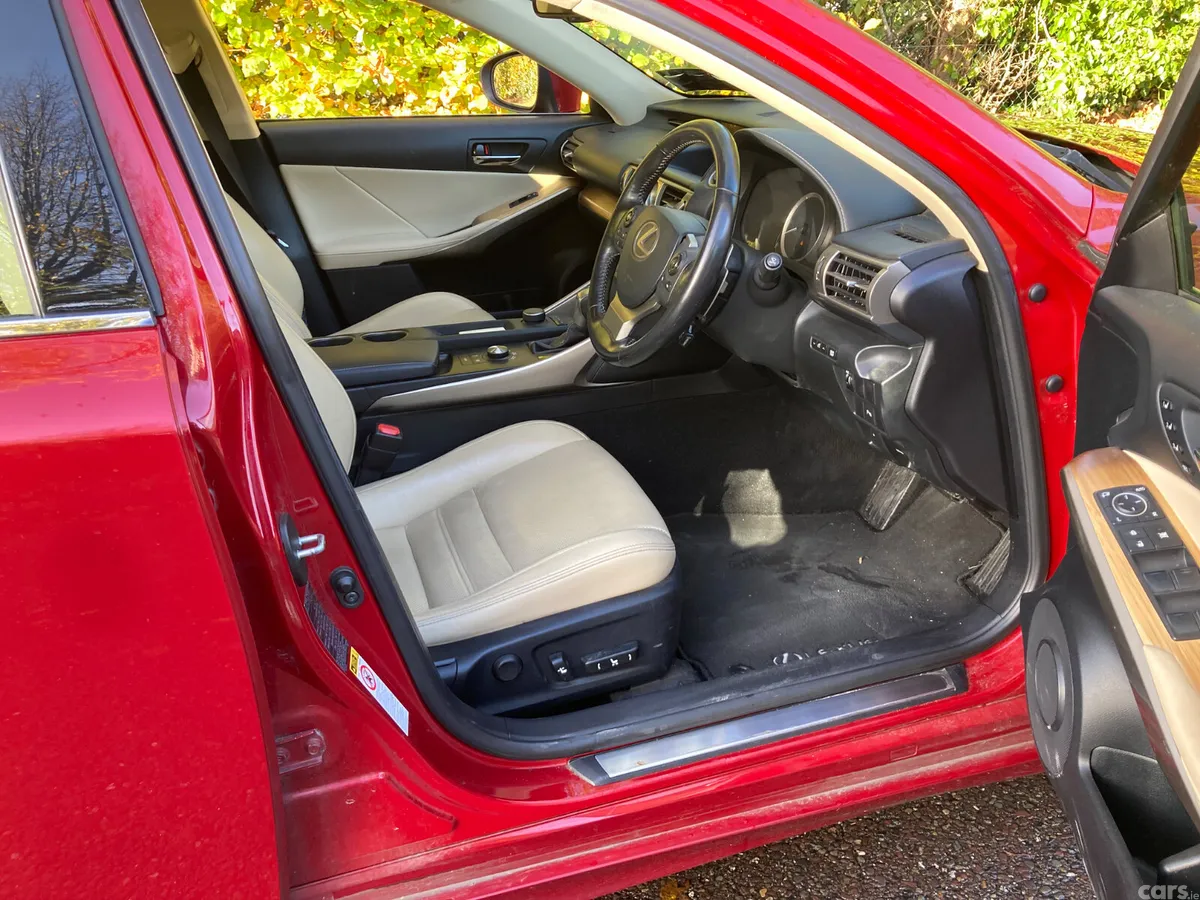 Lexus IS Saloon, Petrol Hybrid, 2016, Red