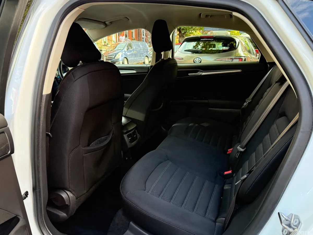 Ford Mondeo Hatchback, Diesel, 2017, White