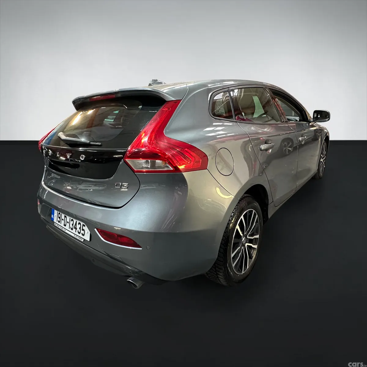 Volvo V40 Estate, Diesel, 2019, Grey
