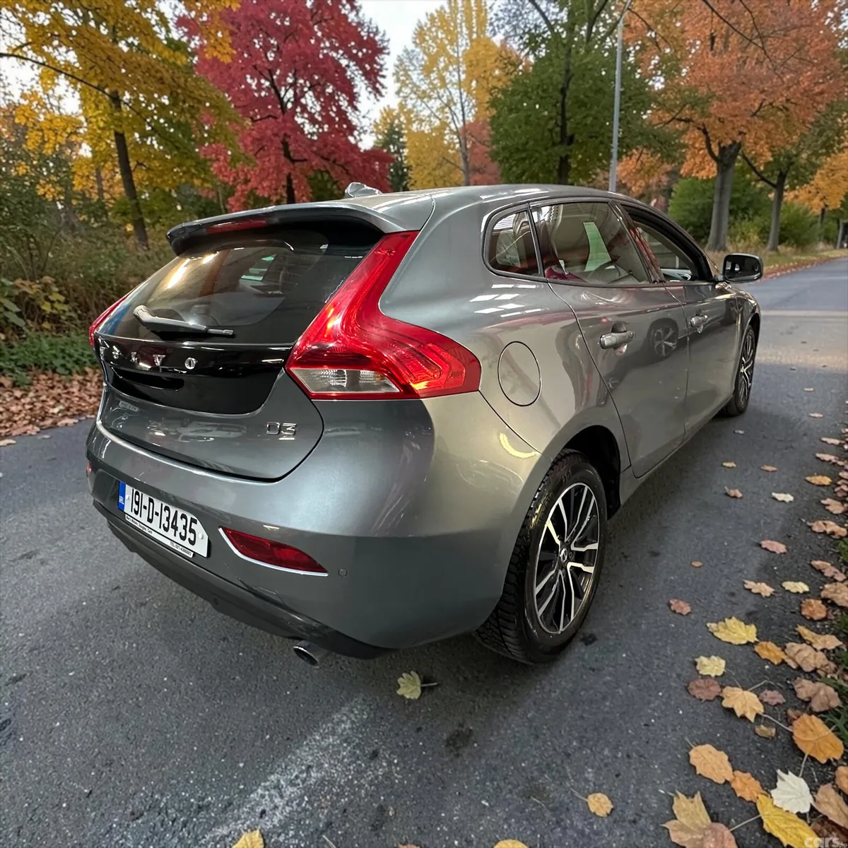 Volvo V40 Estate, Diesel, 2019, Grey