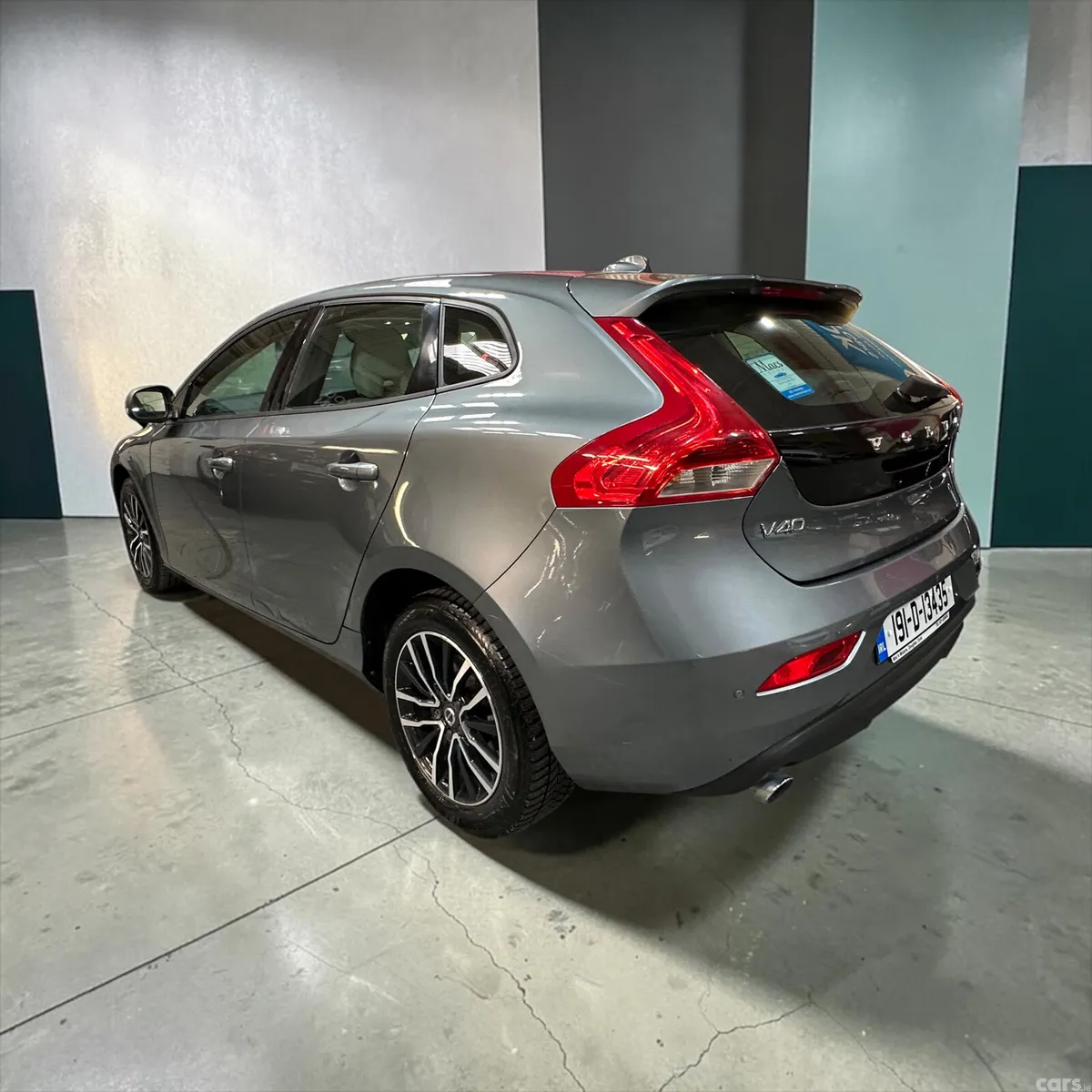 Volvo V40 Estate, Diesel, 2019, Grey