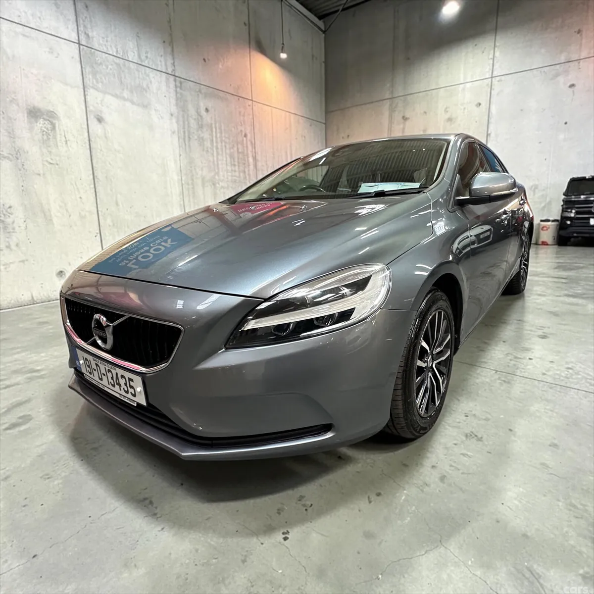 Volvo V40 Estate, Diesel, 2019, Grey