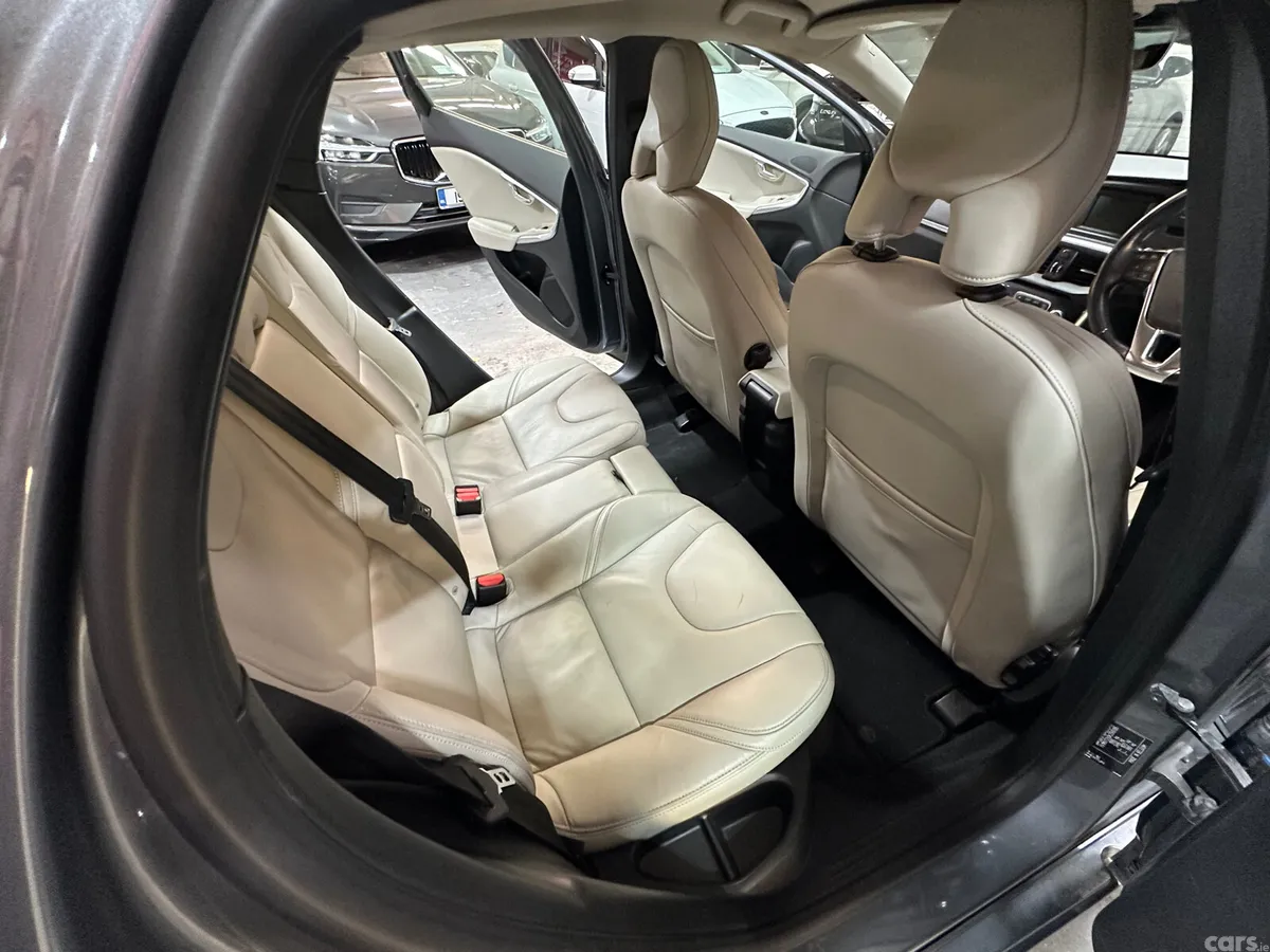 Volvo V40 Estate, Diesel, 2019, Grey