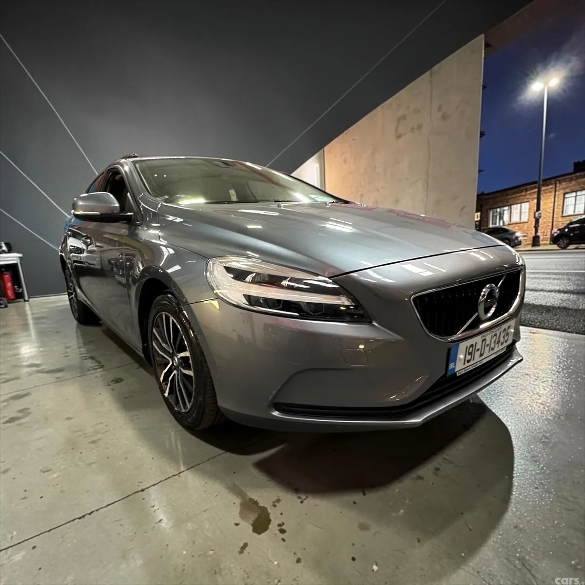Volvo V40 Estate, Diesel, 2019, Grey