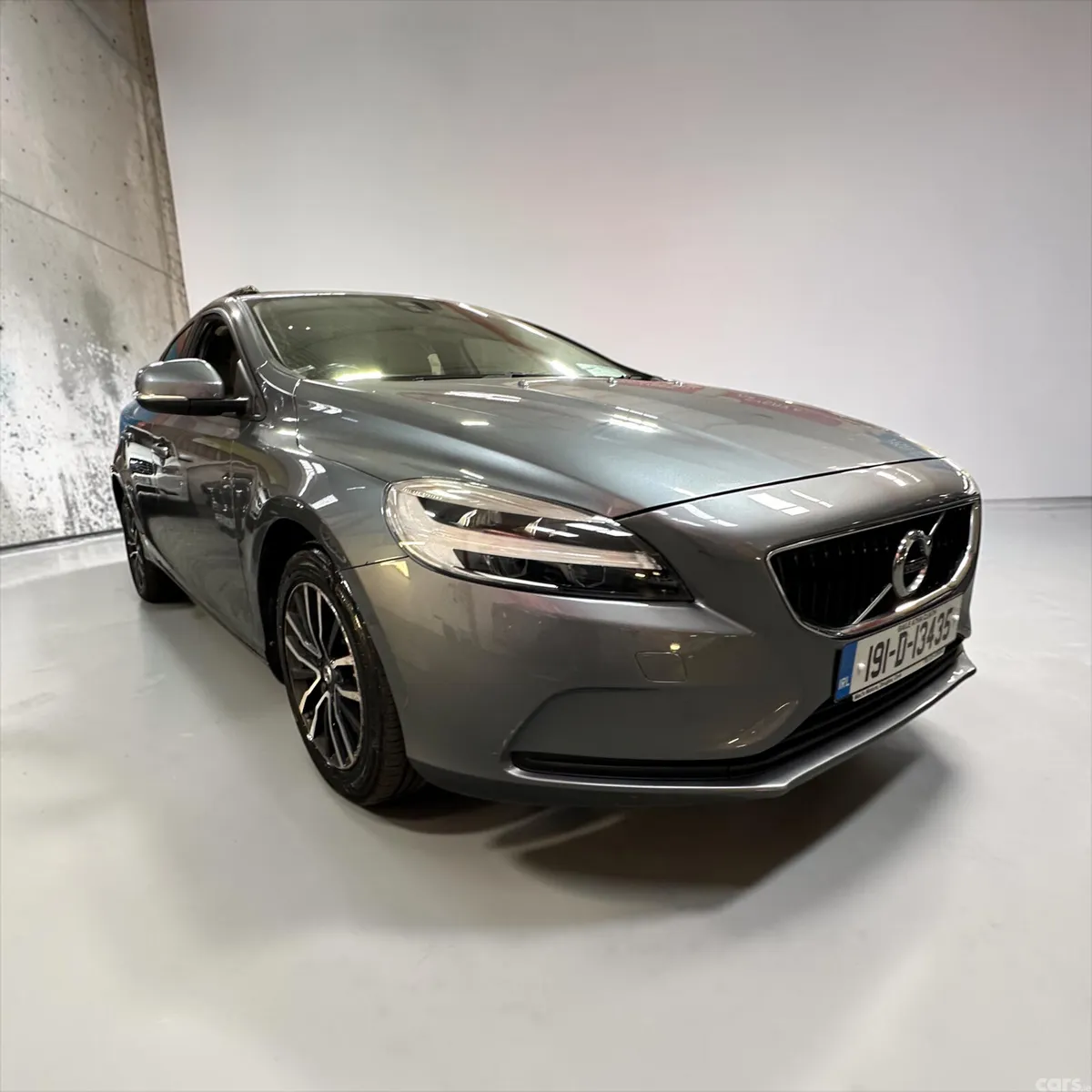 Volvo V40 Estate, Diesel, 2019, Grey
