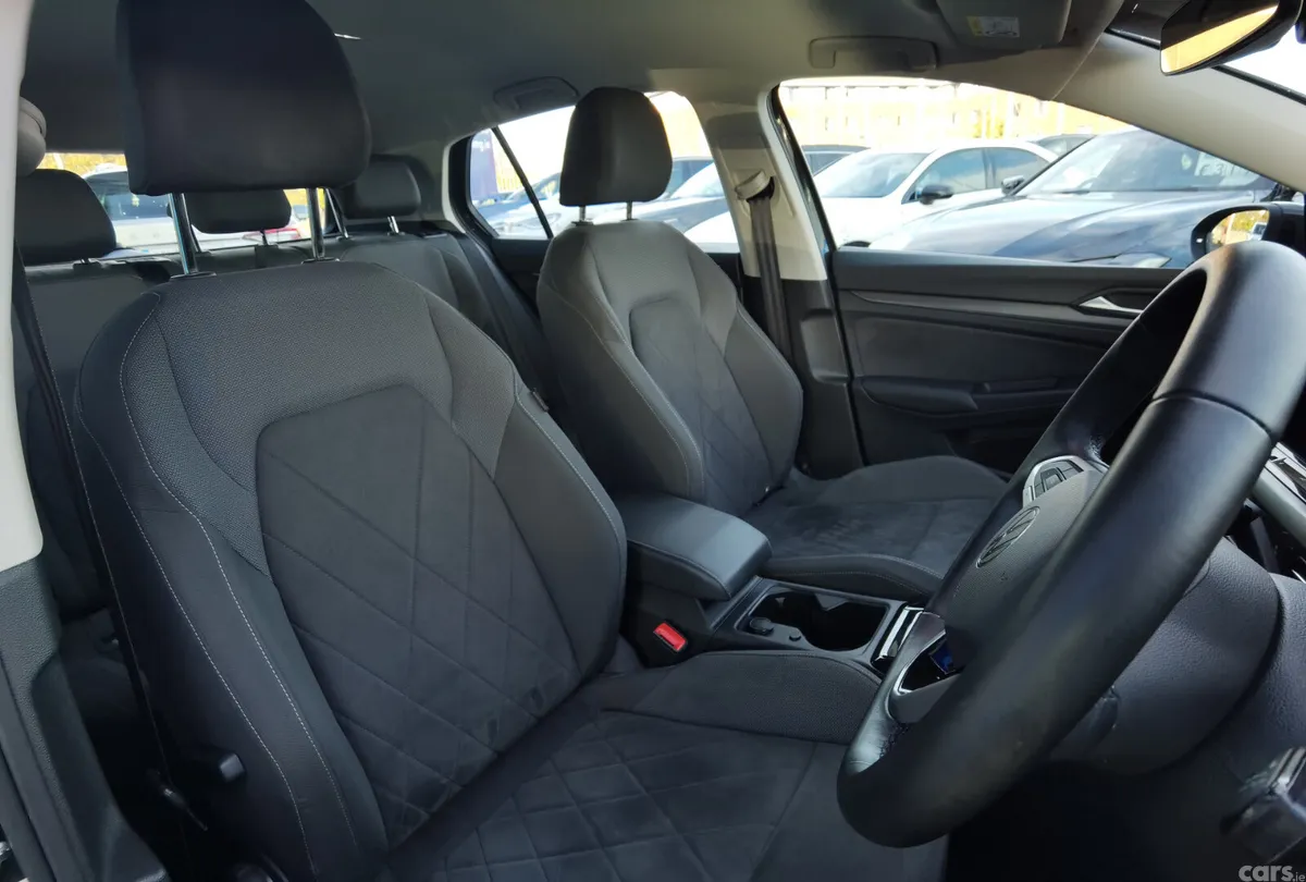 Volkswagen Golf Hatchback, Diesel, 2023, Grey