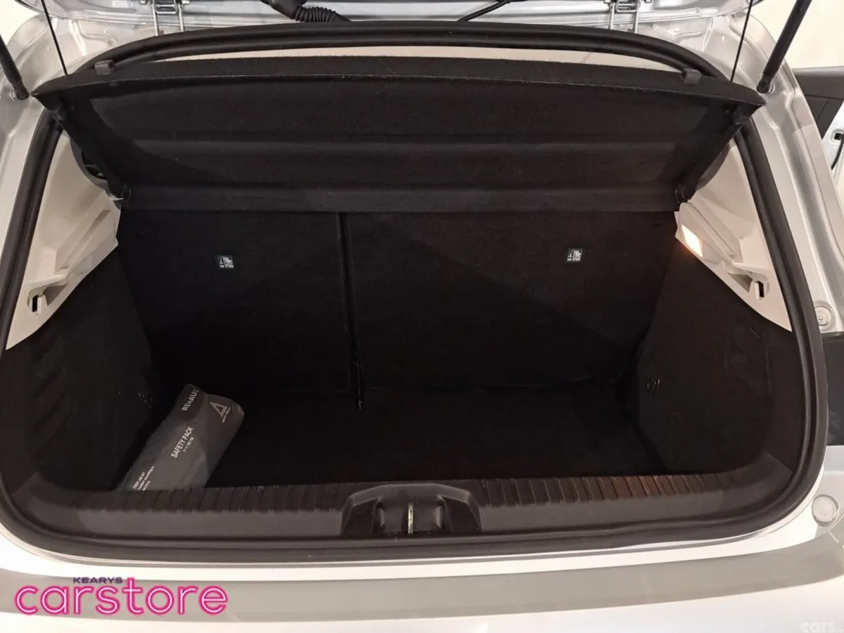 Renault Clio Hatchback, Petrol, 2023, Grey