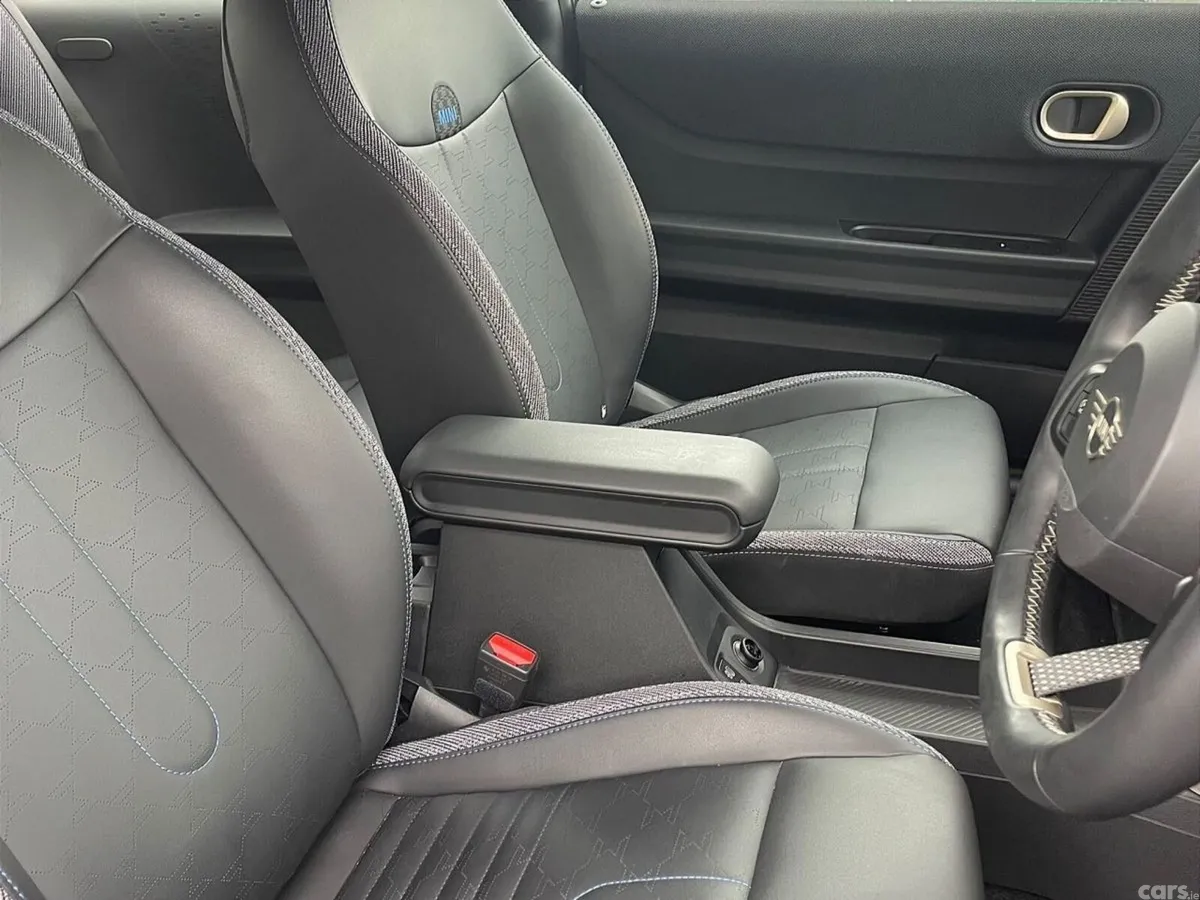 Mini Cooper Hatchback, Petrol, 2024, White