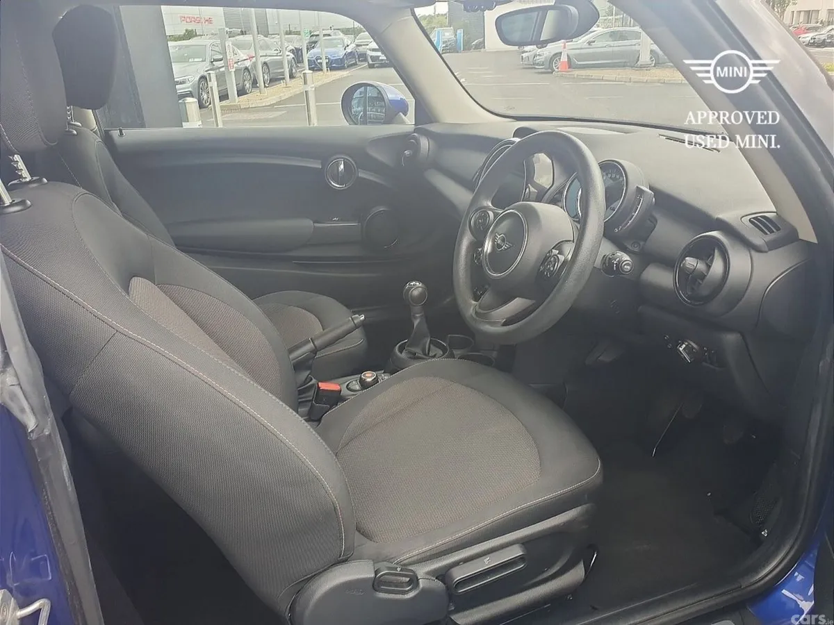 Mini Cooper Hatchback, Petrol, 2019, Blue