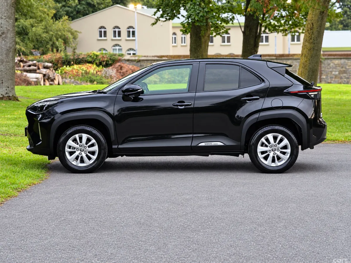 Toyota Yaris Cross Estate, Petrol Hybrid, 2021, Black