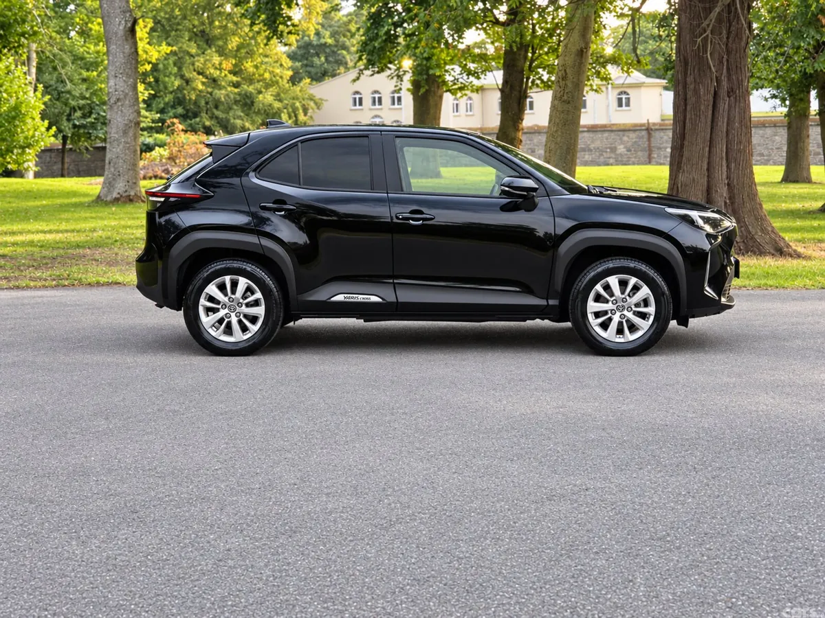 Toyota Yaris Cross Estate, Petrol Hybrid, 2021, Black