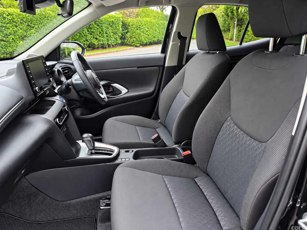 Toyota Yaris Cross Estate, Petrol Hybrid, 2021, Black