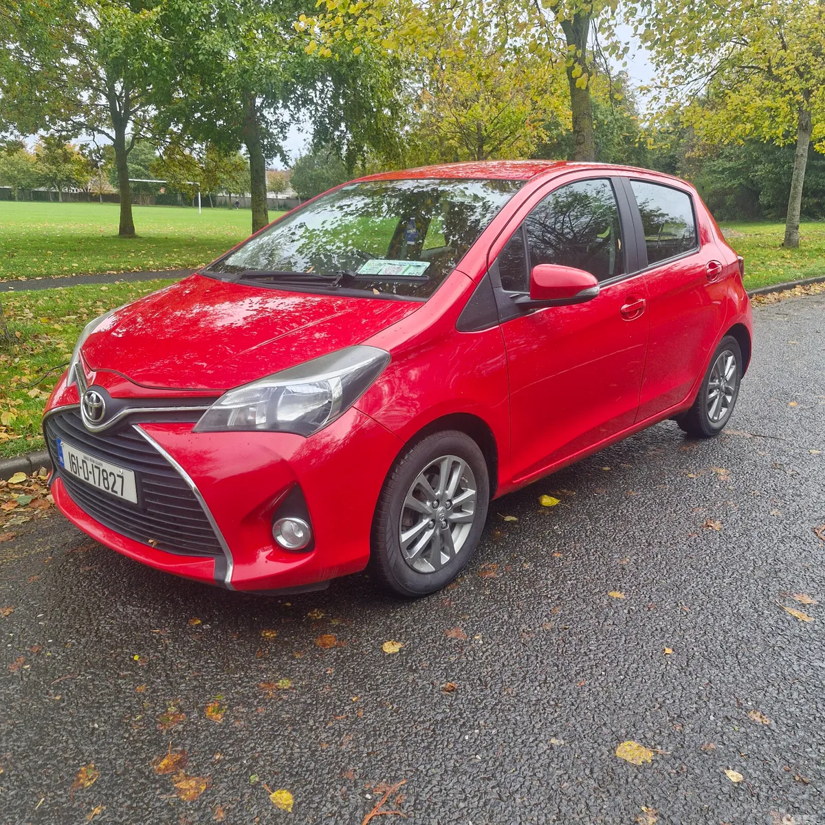 Toyota Yaris Hatchback, Petrol, 2016, Red