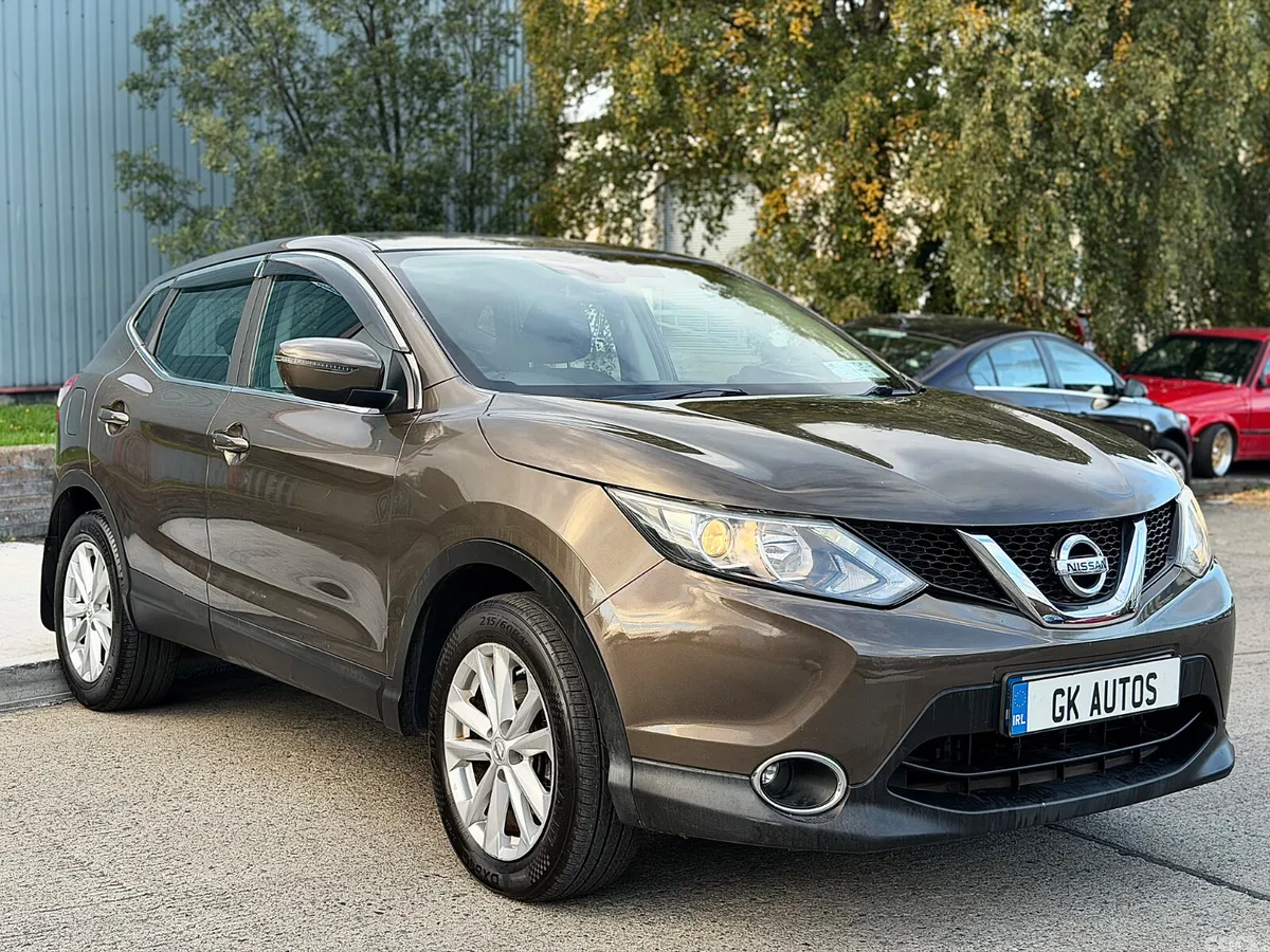 Nissan Qashqai Hatchback, Diesel, 2015, Brown