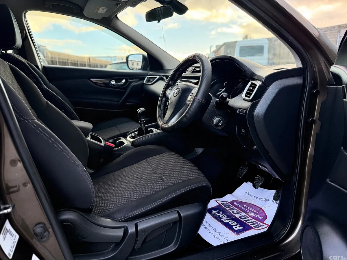 Nissan Qashqai Hatchback, Diesel, 2015, Brown