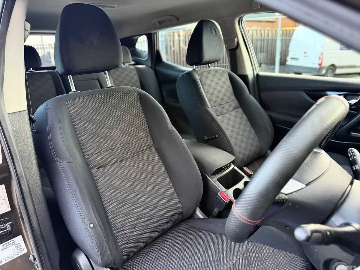 Nissan Qashqai Hatchback, Diesel, 2015, Brown
