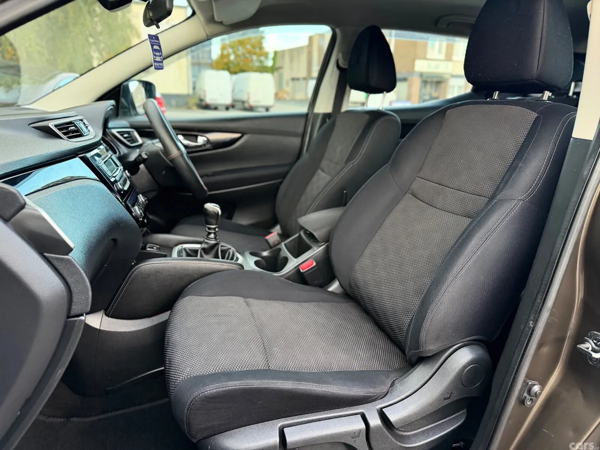 Nissan Qashqai Hatchback, Diesel, 2015, Brown