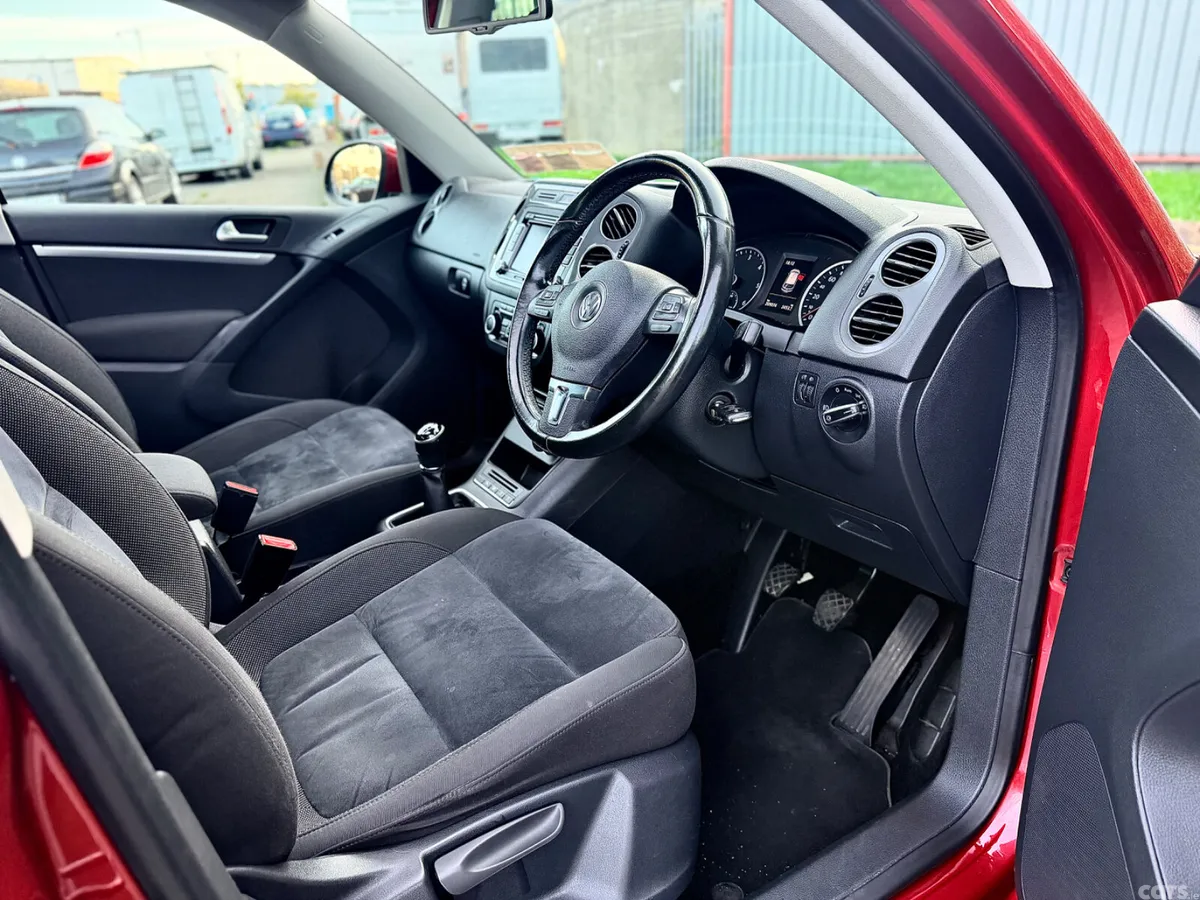 Volkswagen Tiguan SUV, Diesel, 2015, Red