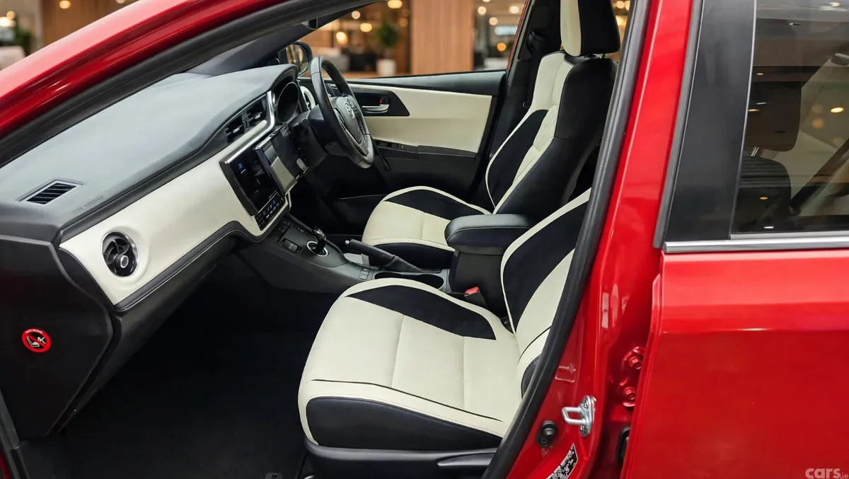 Toyota Auris Hatchback, Petrol Hybrid, 2016, Red