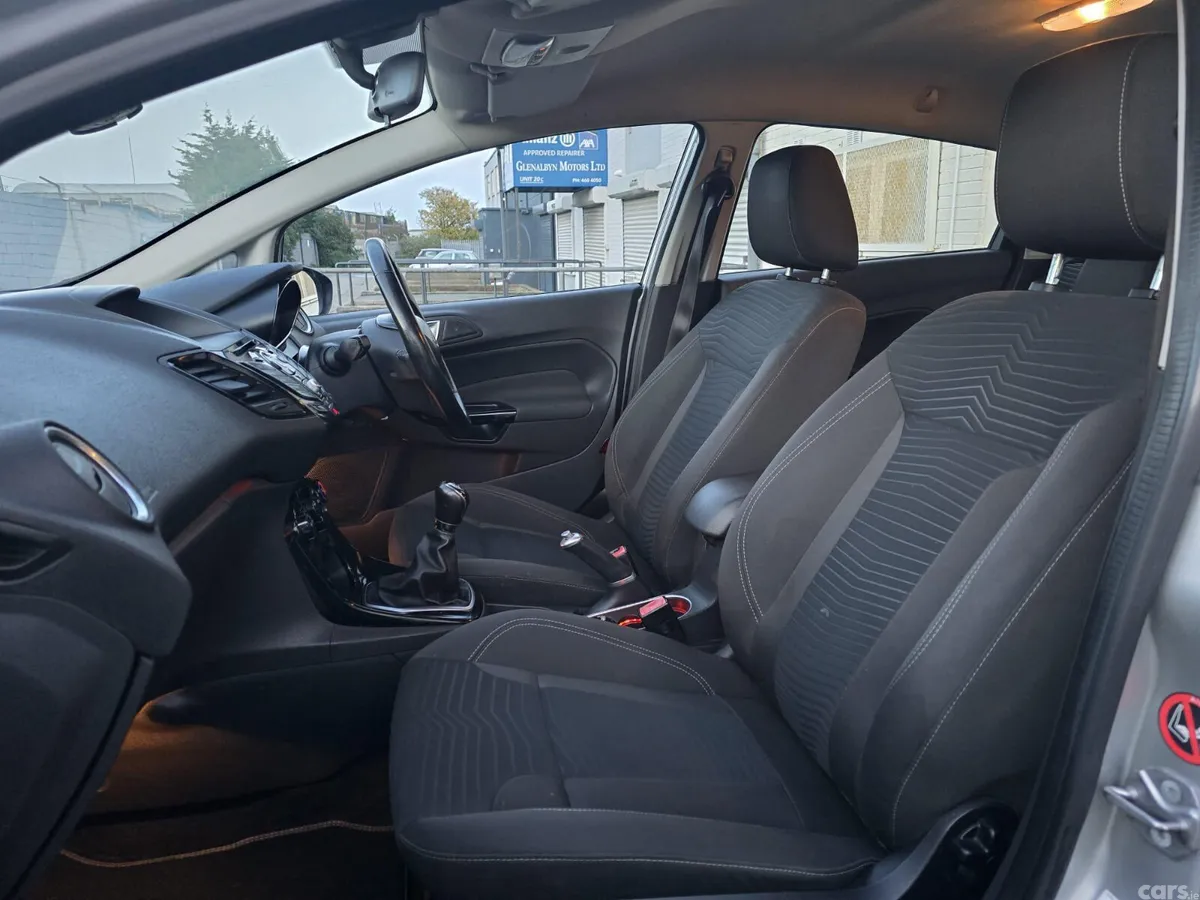 Ford Fiesta Hatchback, Petrol, 2015, Silver