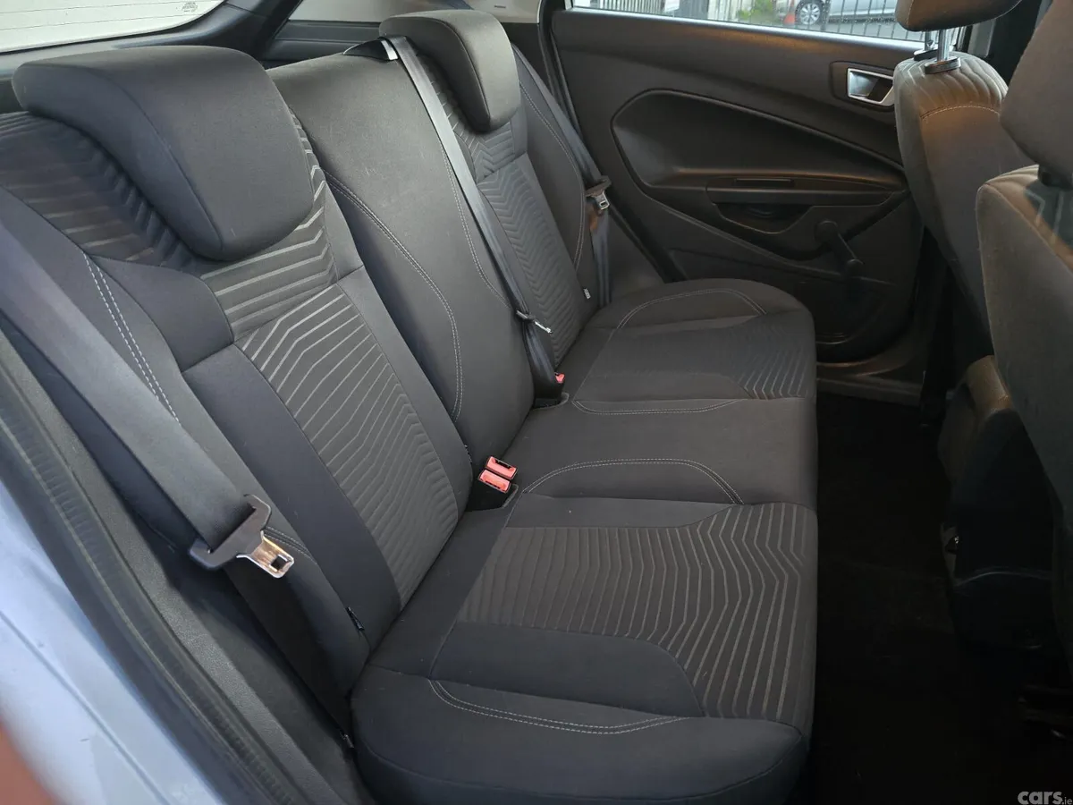 Ford Fiesta Hatchback, Petrol, 2015, Silver