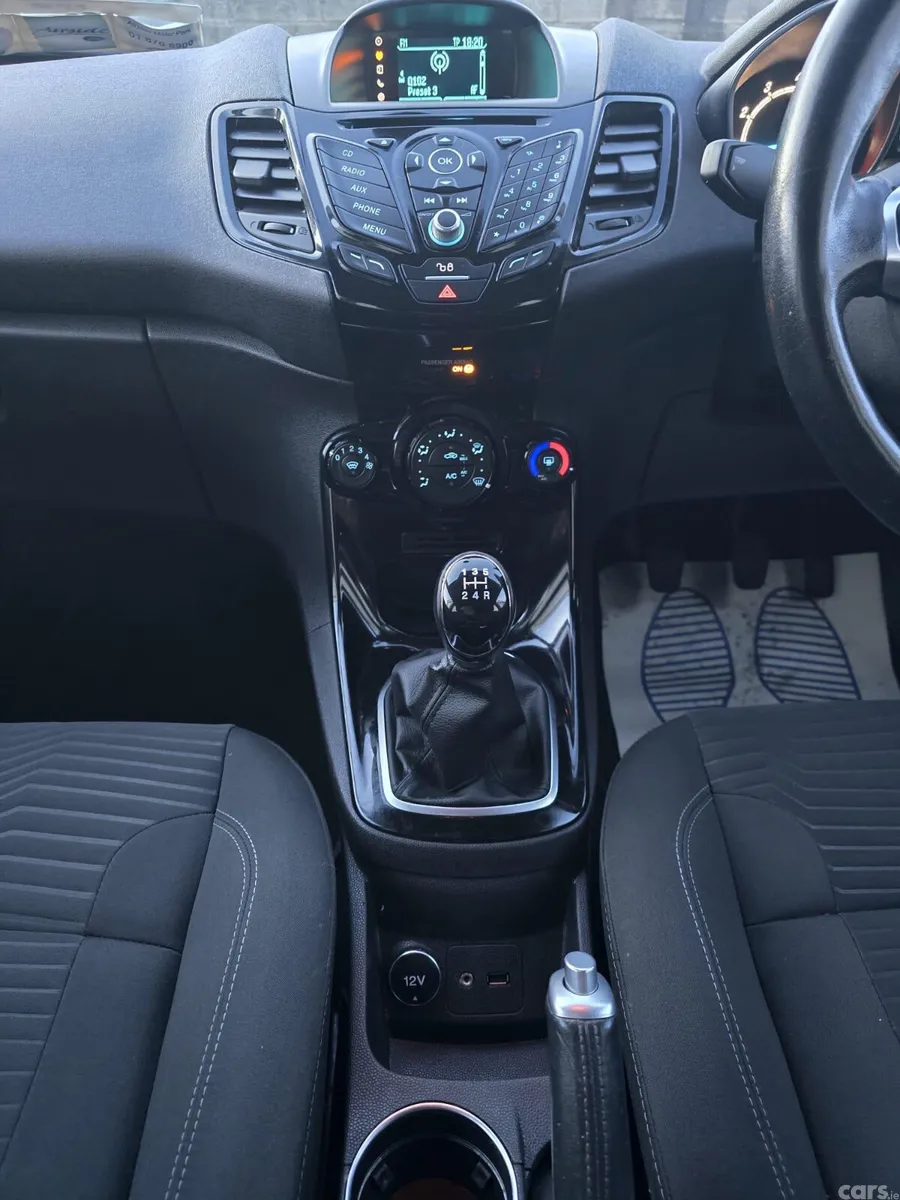Ford Fiesta Hatchback, Petrol, 2015, Silver