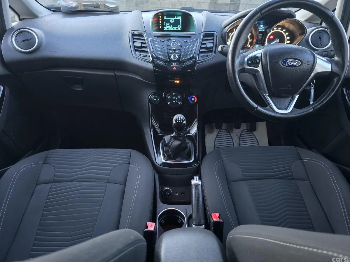 Ford Fiesta Hatchback, Petrol, 2015, Silver
