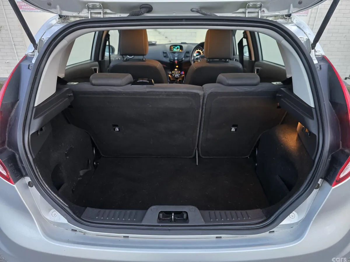 Ford Fiesta Hatchback, Petrol, 2015, Silver