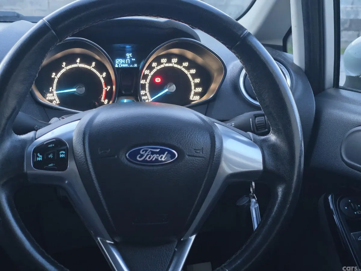 Ford Fiesta Hatchback, Petrol, 2015, Silver