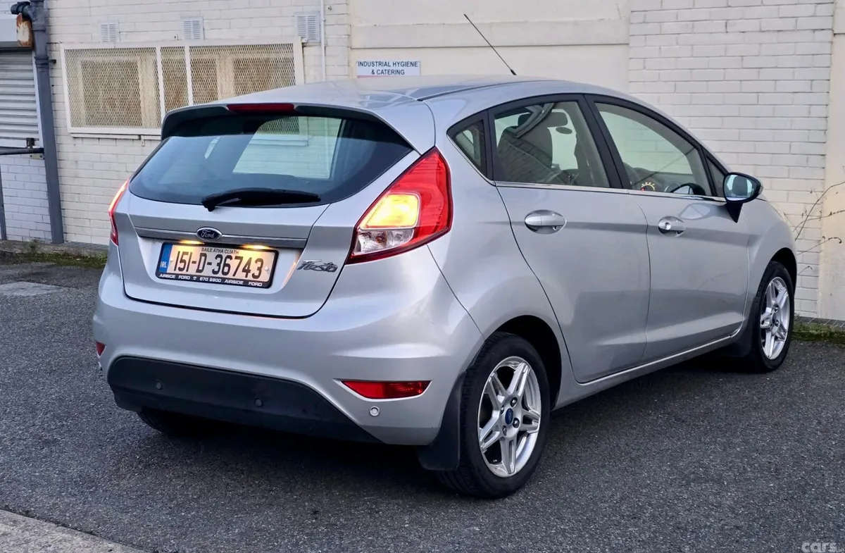 Ford Fiesta Hatchback, Petrol, 2015, Silver