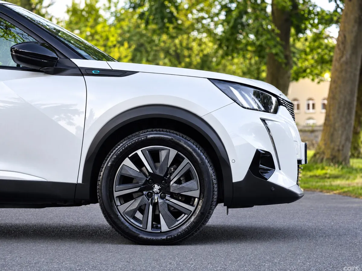 Peugeot 2008 SUV, Electric, 2022, White