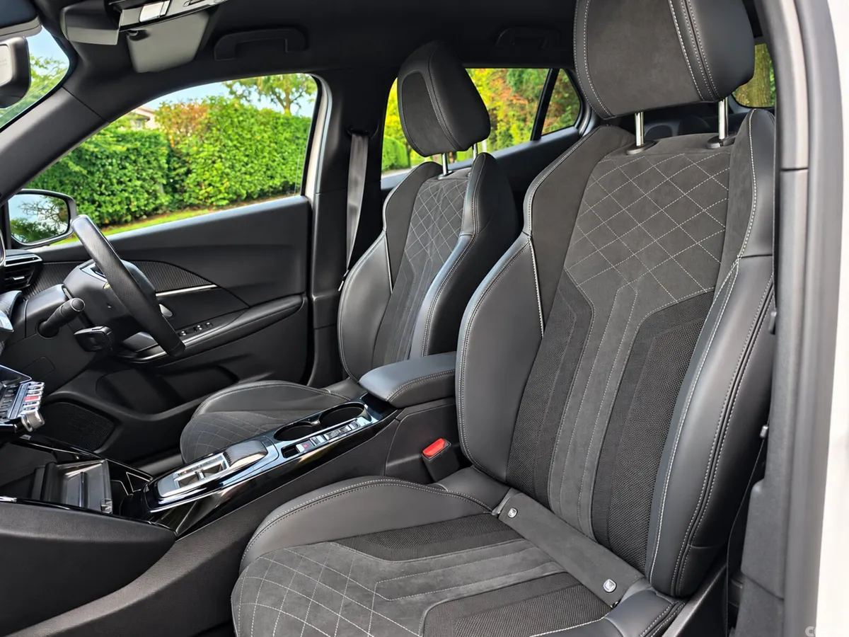 Peugeot 2008 SUV, Electric, 2022, White