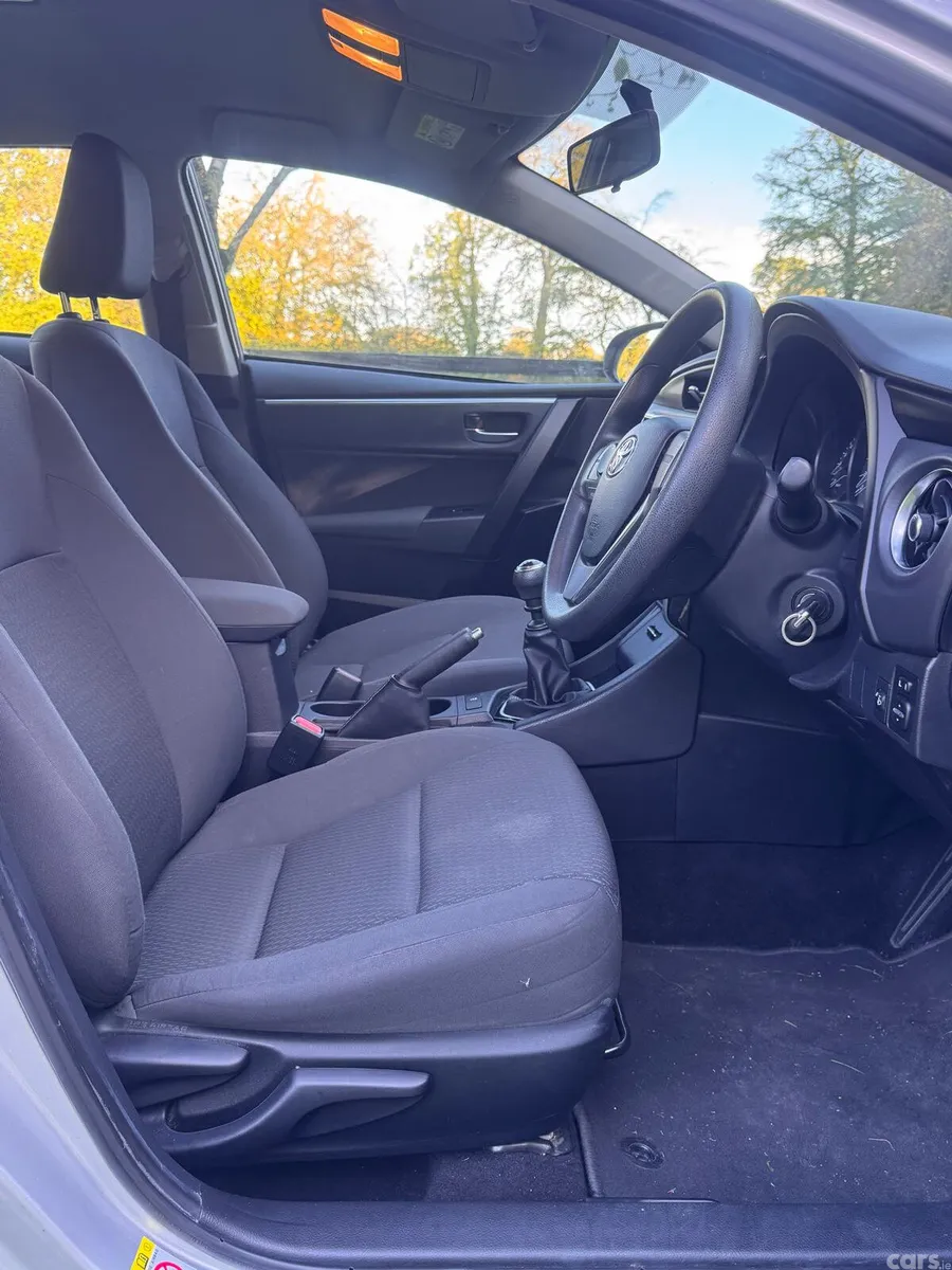 Toyota Corolla Saloon, Petrol, 2017, Grey