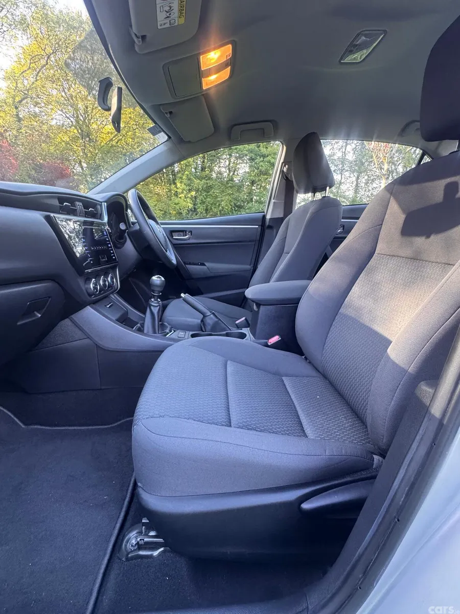 Toyota Corolla Saloon, Petrol, 2017, Grey