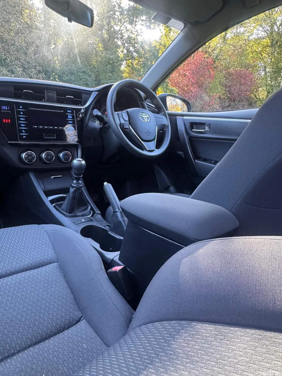 Toyota Corolla Saloon, Petrol, 2017, Grey