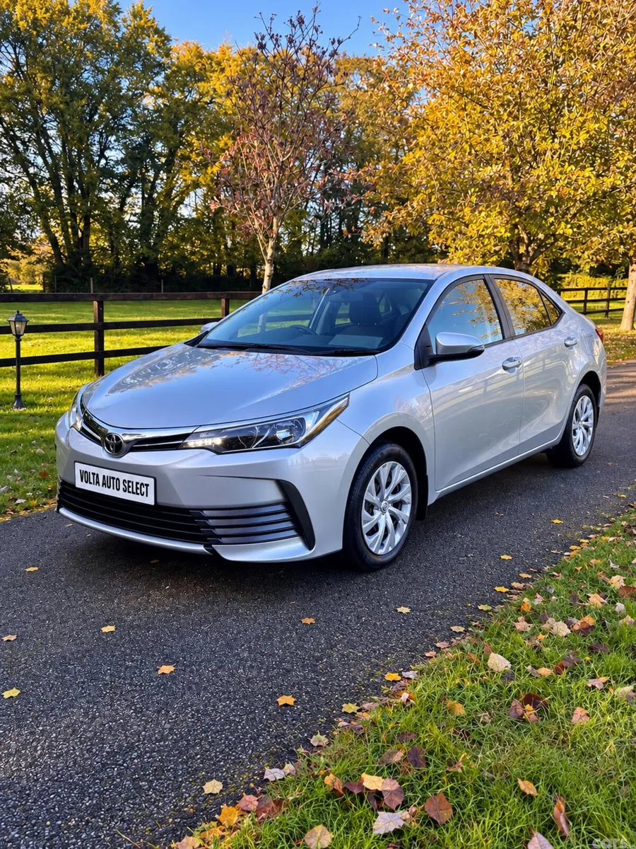 Toyota Corolla Saloon, Petrol, 2017, Grey