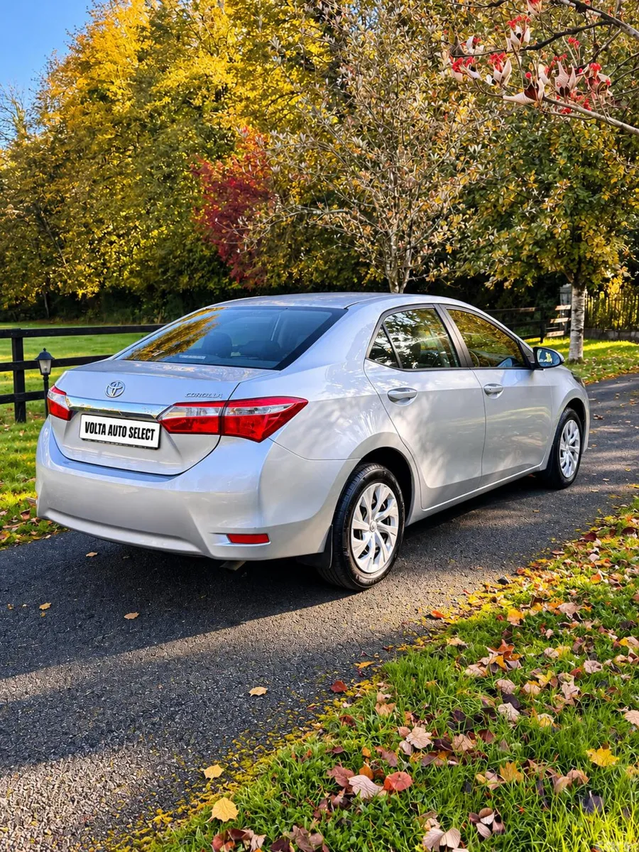 Toyota Corolla Saloon, Petrol, 2017, Grey