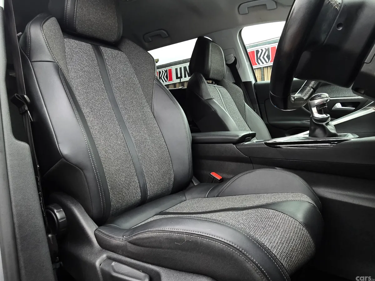 Peugeot 5008 MPV, Diesel, 2019, Grey
