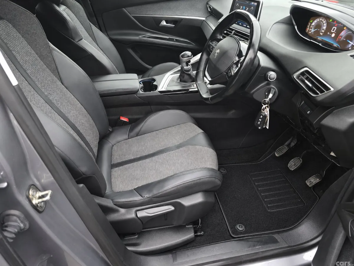 Peugeot 5008 MPV, Diesel, 2019, Grey