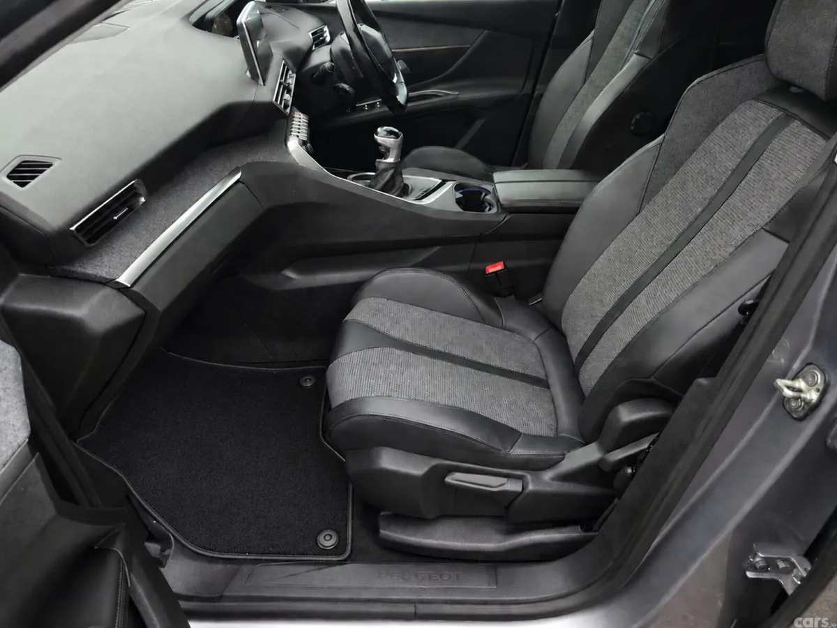 Peugeot 5008 MPV, Diesel, 2019, Grey