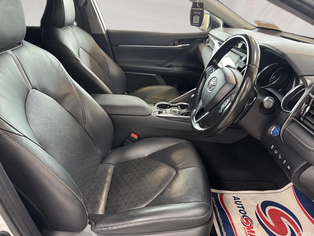 Toyota Camry Saloon, Petrol Hybrid, 2019, White