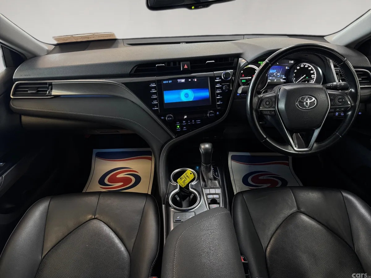 Toyota Camry Saloon, Petrol Hybrid, 2019, White