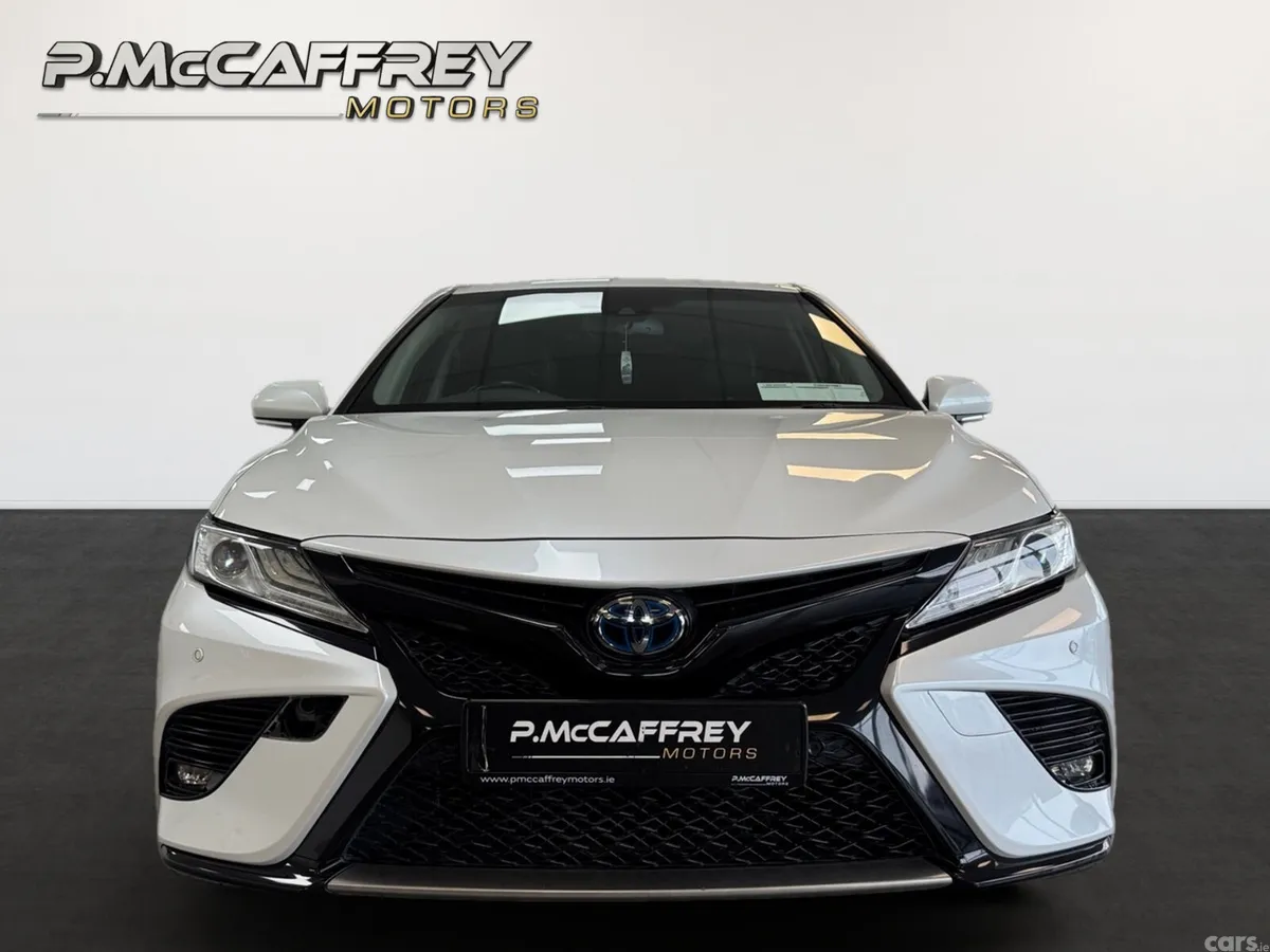 Toyota Camry Saloon, Petrol Hybrid, 2019, White