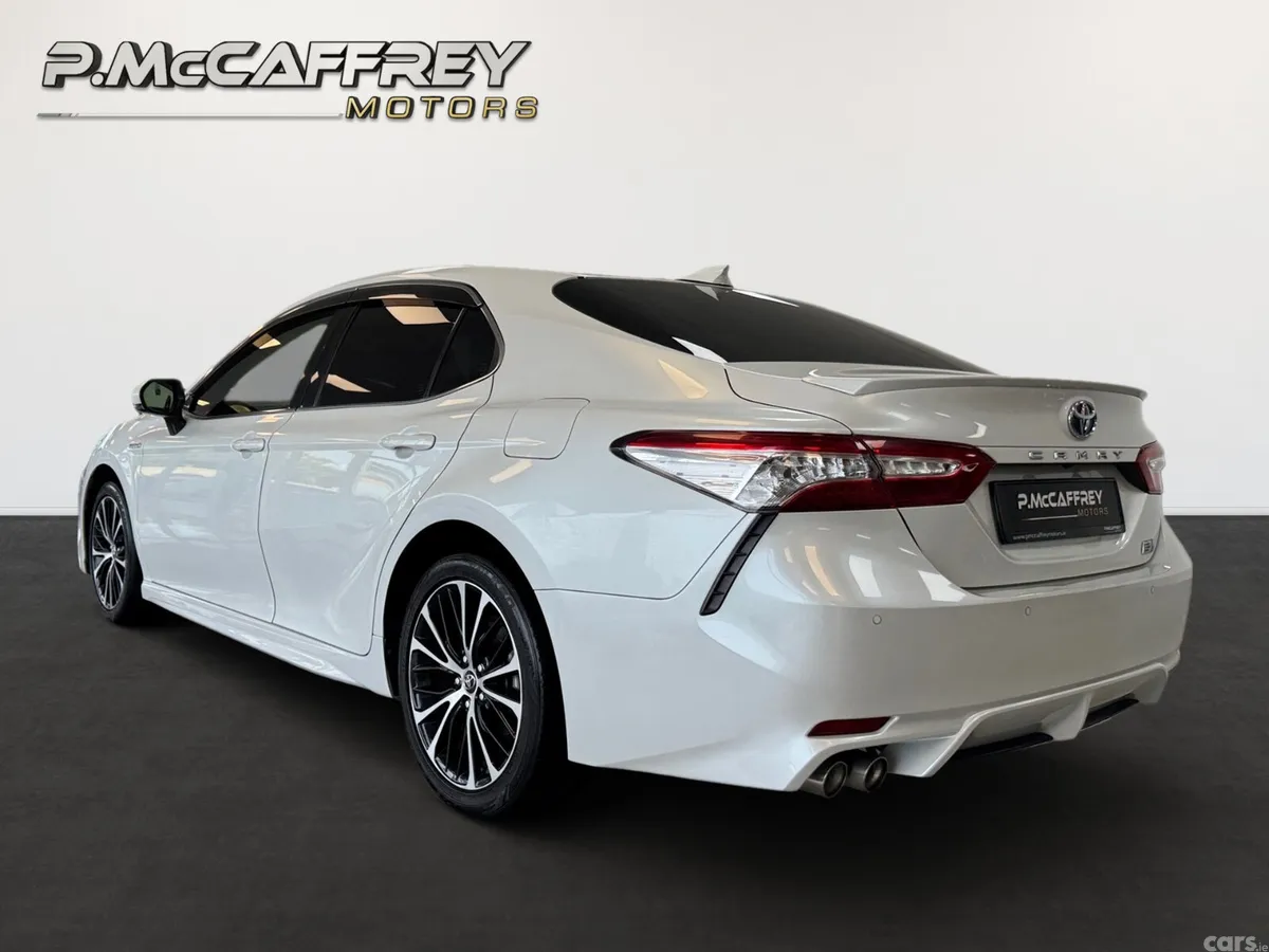 Toyota Camry Saloon, Petrol Hybrid, 2019, White