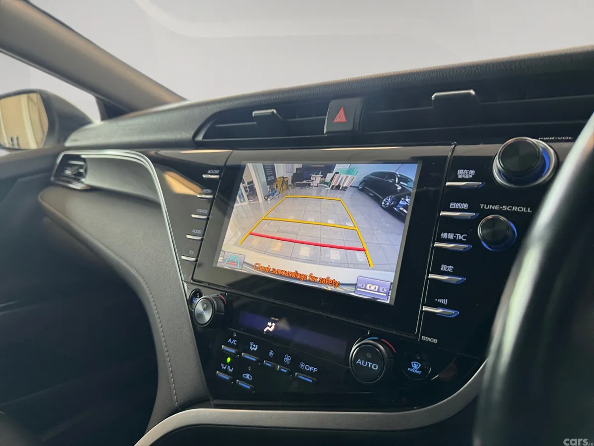 Toyota Camry Saloon, Petrol Hybrid, 2019, White