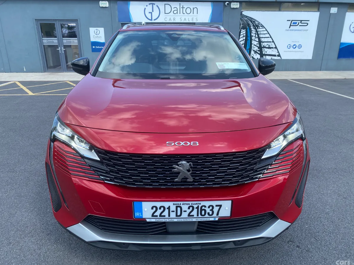 Peugeot 5008 MPV, Diesel, 2022, Red