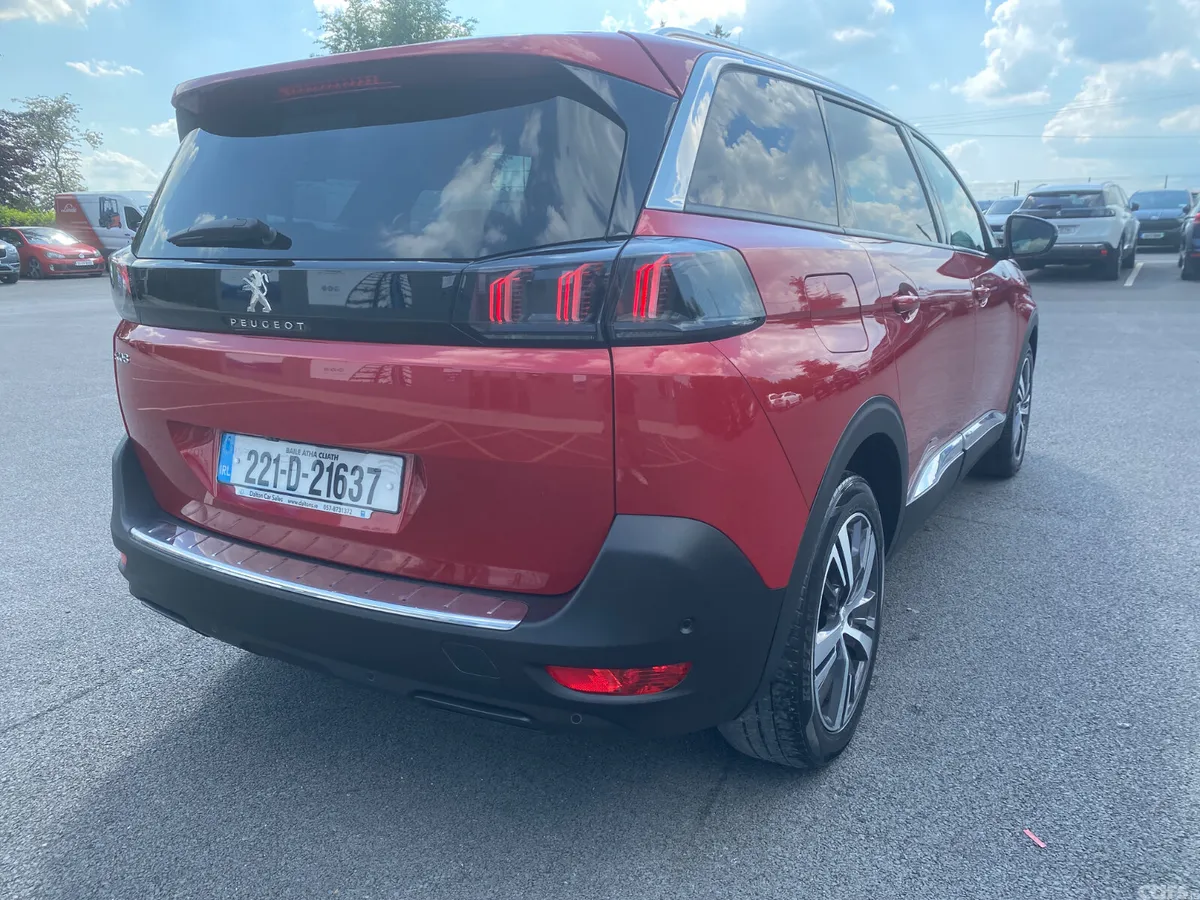 Peugeot 5008 MPV, Diesel, 2022, Red