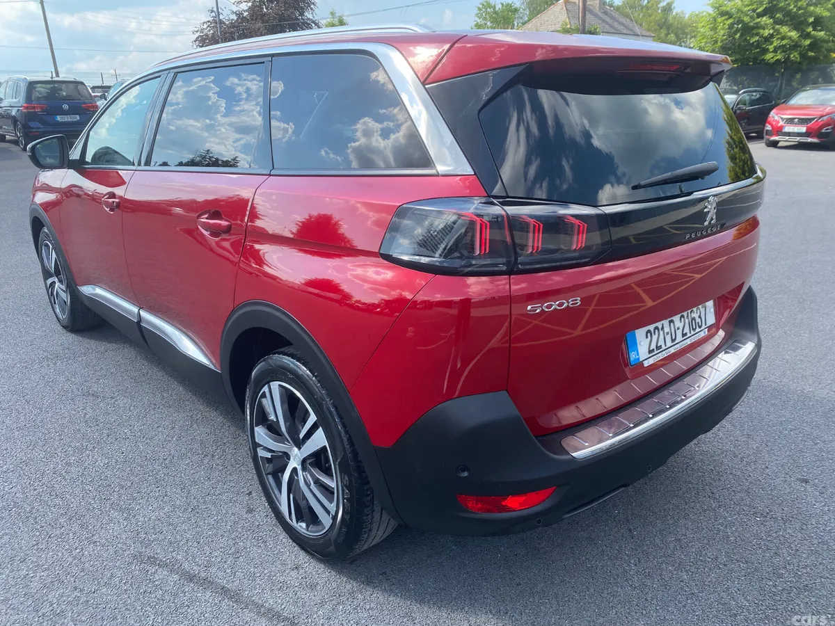 Peugeot 5008 MPV, Diesel, 2022, Red