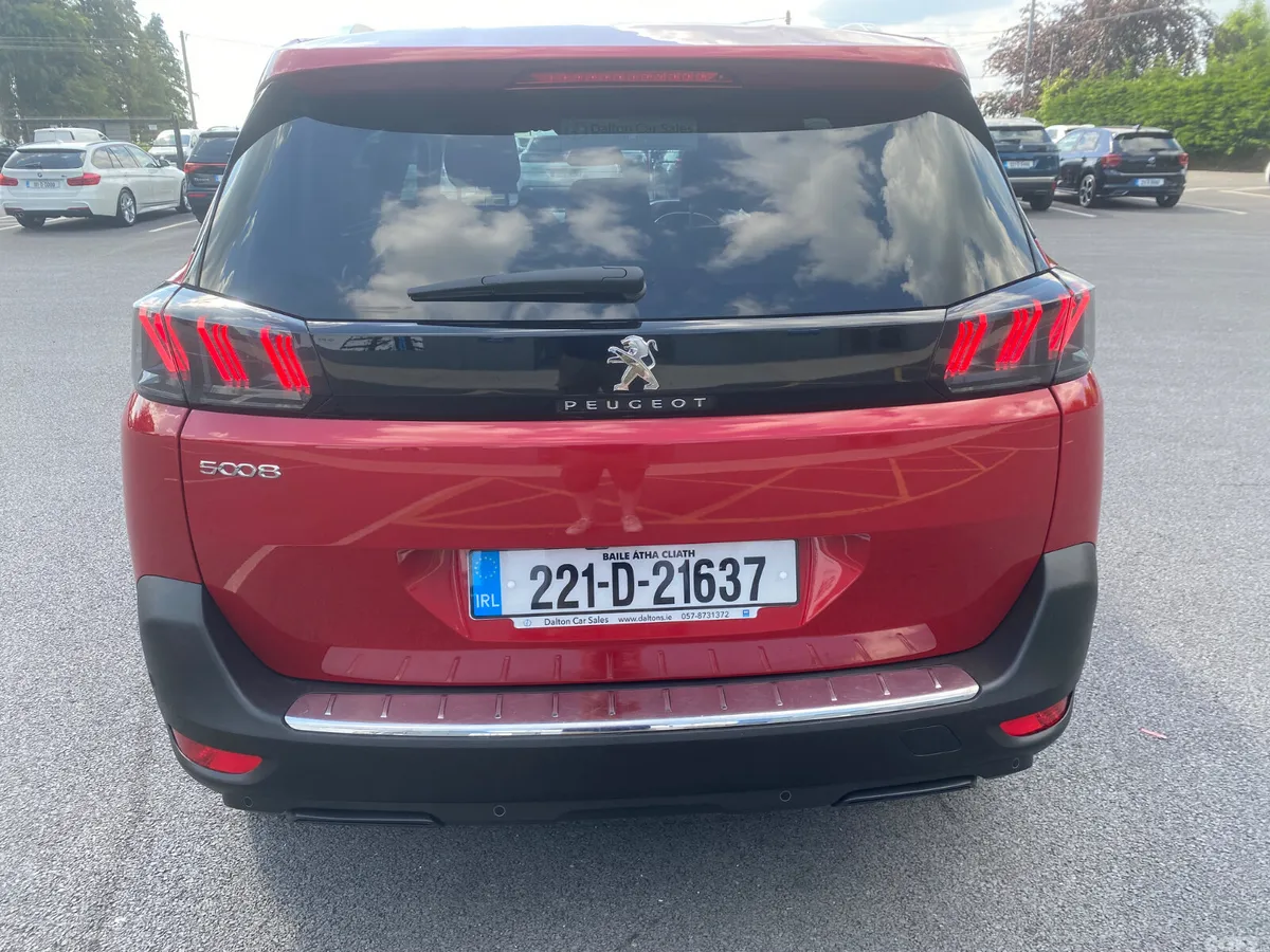 Peugeot 5008 MPV, Diesel, 2022, Red