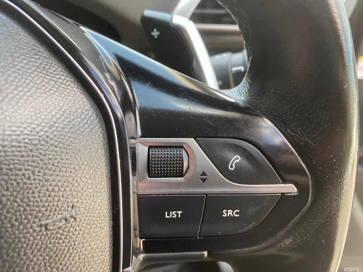 Peugeot 5008 MPV, Diesel, 2022, Red